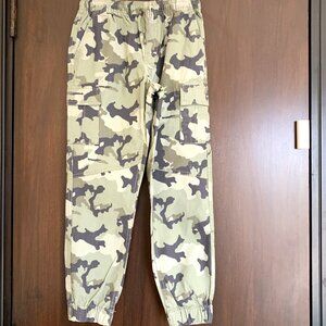 Arizona Girls Camouflage Cargo Jogger Pants. Size 12. Pockets. Elastic Waist